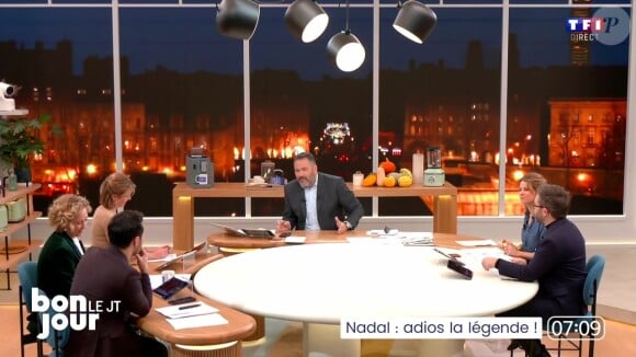 L'équipe de "Bonjour !" s'est agacée de la remarque de Bruce Toussaint sur Rafael Nadal
Bruce Toussaint et l'équipe de "Bonjour !" sur TF1