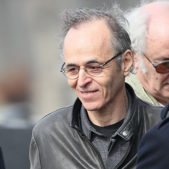 Jean-Jacques Goldman lors des obsèques de Véronique Colucci au cimetière communal de Montrouge, le 12 avril 2018.