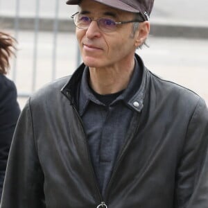 Jean-Jacques Goldman lors des obsèques de Véronique Colucci au cimetière communal de Montrouge, le 12 avril 2018.