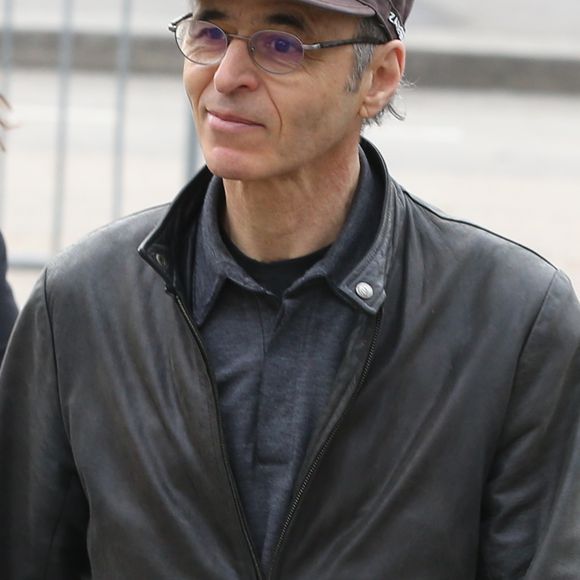 Jean-Jacques Goldman lors des obsèques de Véronique Colucci au cimetière communal de Montrouge, le 12 avril 2018.