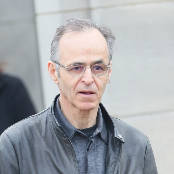 Jean-Jacques Goldman lors des obsèques de Véronique Colucci au cimetière communal de Montrouge, le 12 avril 2018.