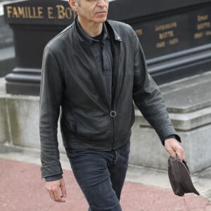 Jean-Jacques Goldman lors des obsèques de Véronique Colucci au cimetière communal de Montrouge, le 12 avril 2018.