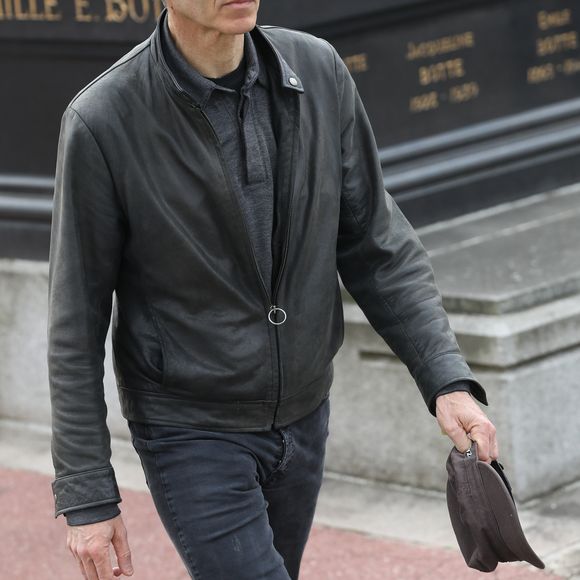 Jean-Jacques Goldman lors des obsèques de Véronique Colucci au cimetière communal de Montrouge, le 12 avril 2018.