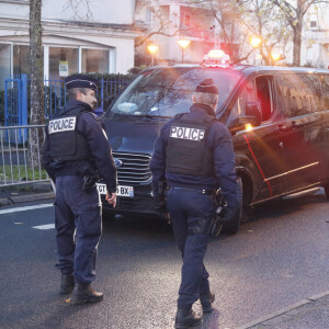 Pierre Palmade arrive en van au tribunal de Melun pour son procès pour blessures involontaires à la suite d'un accident de la route en février 2023 dans lequel sa voiture a percuté un autre véhicule. Il est entré dans le tribunal par le parking. © Christophe Clovis / Bestimage