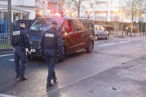 Pierre Palmade arrive en van au tribunal de Melun pour son procès pour blessures involontaires à la suite d'un accident de la route en février 2023 dans lequel sa voiture a percuté un autre véhicule. Il est entré dans le tribunal par le parking. © Christophe Clovis / Bestimage