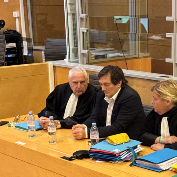 Pierre Palmade au tribunal de Melun avec ses avocats Me Alain Barsikian et Me Céline Lasek pour son procès pour blessures involontaires à la suite d'un accident de la route en février 2023 dans lequel sa voiture a percuté un autre véhicule à Melun. Le 20 novembre 2024. © Christophe Clovis / Bestimage 