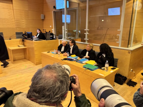 Pierre Palmade au tribunal de Melun avec ses avocats Me Alain Barsikian et Me Céline Lasek pour son procès pour blessures involontaires à la suite d'un accident de la route en février 2023 dans lequel sa voiture a percuté un autre véhicule à Melun. Le 20 novembre 2024. © Christophe Clovis / Bestimage 