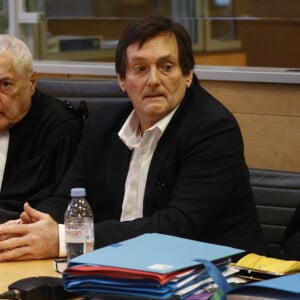 Pierre Palmade au tribunal de Melun avec ses avocats Me Alain Barsikian et Me Céline Lasek pour son procès pour blessures involontaires à la suite d'un accident de la route en février 2023 dans lequel sa voiture a percuté un autre véhicule à Melun. Le 20 novembre 2024. © Christophe Clovis / Bestimage 