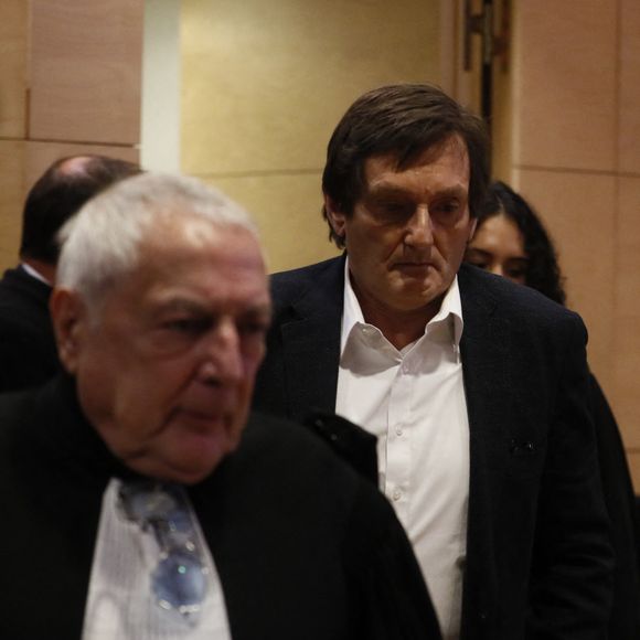 Pierre Palmade au tribunal de Melun avec ses avocats pour son procès pour blessures involontaires à la suite d'un accident de la route en février 2023 dans lequel sa voiture a percuté un autre véhicule à Melun. Le 20 novembre 2024. © Christophe Clovis / Bestimage 