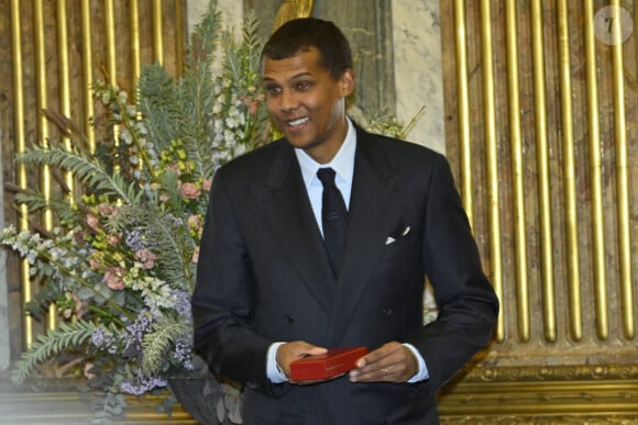 Le chanteur a été décoré par le roi Philippe de Belgique en tant que Commandeur de l'Ordre de la Couronne. 
Stromae a été décoré par le roi Philippe de Belgique en tant que Commandeur de l'Ordre de la Couronne à Bruxelles en Belgique le 21 novembre 2024.