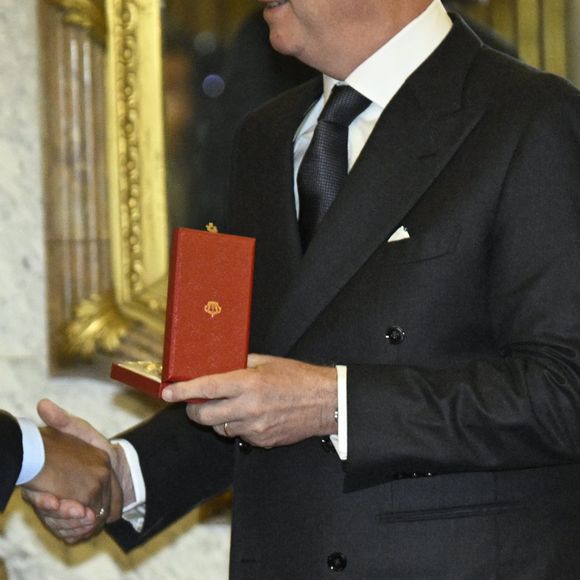 Stromae a été décoré par le roi Philippe de Belgique en tant que Commandeur de l'Ordre de la Couronne à Bruxelles en Belgique le 21 novembre 2024.