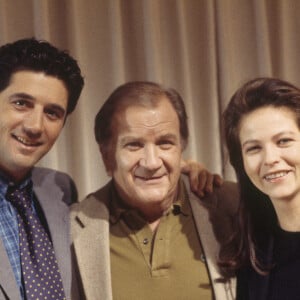 L'actrice avait été révélée par la série télé Les Cordiers, Juge et Flic...Photo d'archive datée du 22 décembre 1993 des acteurs français Bruno Madinier, Pierre Mondy et Charlotte Valandrey sur le plateau de la série télévisée Les Cordiers, Juge et Flic. Photo by Pascal Baril/ABACAPRESS.COM