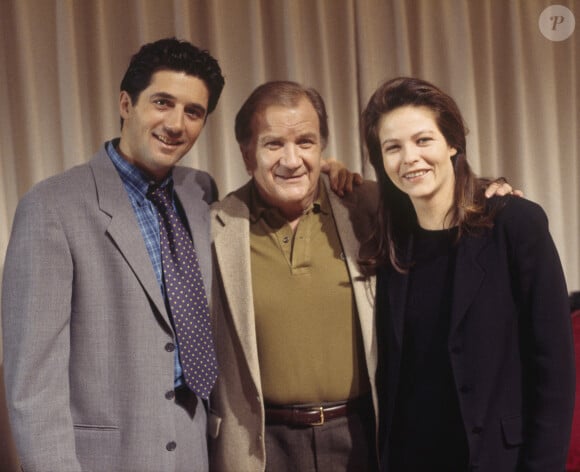 L'actrice avait été révélée par la série télé Les Cordiers, Juge et Flic...Photo d'archive datée du 22 décembre 1993 des acteurs français Bruno Madinier, Pierre Mondy et Charlotte Valandrey sur le plateau de la série télévisée Les Cordiers, Juge et Flic. Photo by Pascal Baril/ABACAPRESS.COM