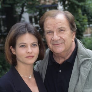 Charlotte Valendrey et Pierre Mondy en 1995 sur le tournage de la série Les Cordier, Juge et Flic. 