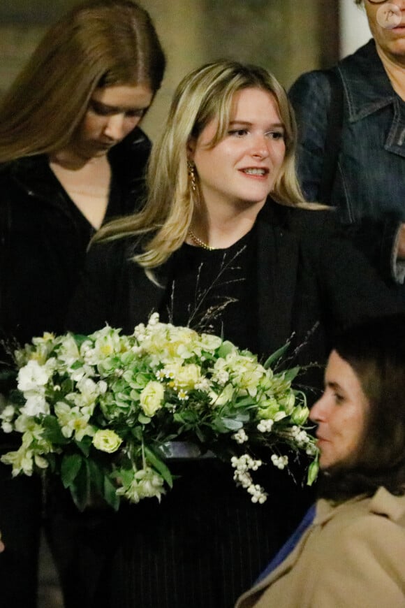 Semi-exclusif - Tara (la fille de Charlotte Valandrey) - Hommage à Charlotte Valandrey en l'église Saint François-Xavier à Paris le 6 octobre 2022. © Christophe Clovis/Bestimage