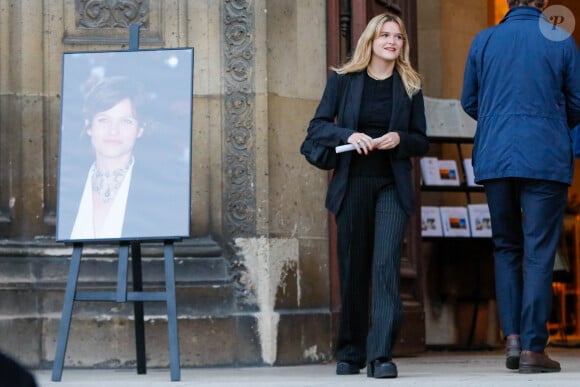 Le 13 juillet 2022, elle a été emportée par la maladie.Tara (la fille de Charlotte Valandrey) - Hommage à Charlotte Valandrey en l'église Saint François-Xavier à Paris le 6 octobre 2022. © Christophe Clovis/Bestimage