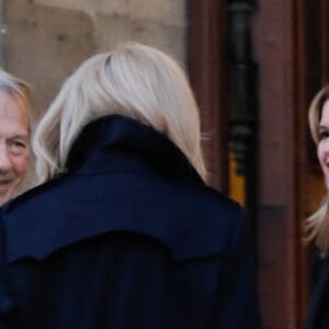 Jean-Pierre Pascal (Père de Charlotte Valandrey), Brigitte Macron, Tara (la fille de Charlotte Valandrey) - Hommage à Charlotte Valandrey en l'église Saint François-Xavier à Paris le 6 octobre 2022. © Christophe Clovis/Bestimage