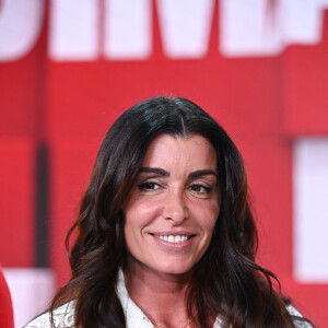 Coupée du monde et à la décoration très colorée
Exclusif - Jenifer - Enregistrement de l'émission "Vivement dimanche" en hommage à Edith Piaf au studio Gabriel. © Guillaume Gaffiot / Bestimage