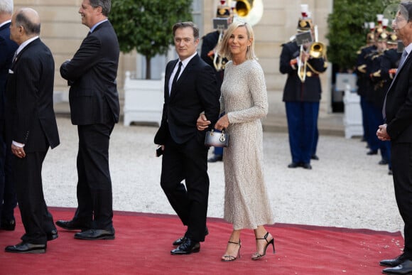 Fervent catholique, le violoniste...
Renaud Capucon et son épouse Laurence Ferrari arrivent pour assister à un dîner d'État officiel dans le cadre de la visite d'État du président américain en France, au palais présidentiel de l'Élysée à Paris, France, le 8 juin 2024. Photo par Raphael Lafargue/ABACAPRESS.COM