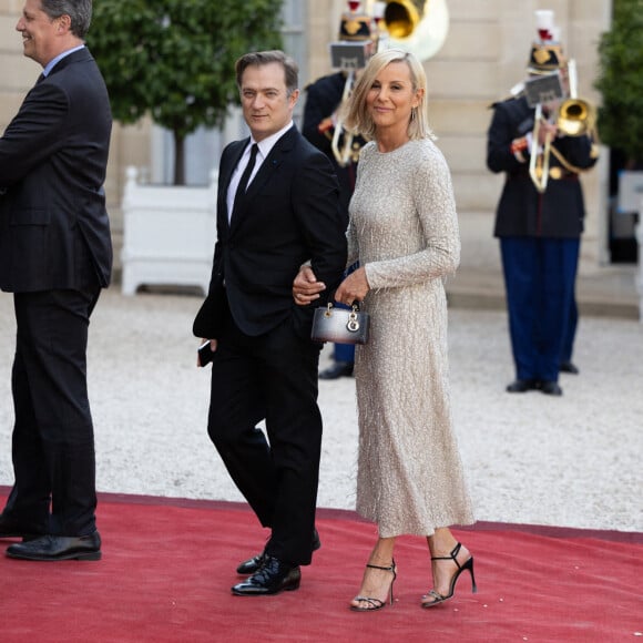 Fervent catholique, le violoniste...
Renaud Capucon et son épouse Laurence Ferrari arrivent pour assister à un dîner d'État officiel dans le cadre de la visite d'État du président américain en France, au palais présidentiel de l'Élysée à Paris, France, le 8 juin 2024. Photo par Raphael Lafargue/ABACAPRESS.COM