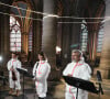 ...de la cathédrale Notre-Dame de Paris.
L'archevêque de Paris Michel Aupetit s'entretient avec le violoniste Renaud Capucon, la comédienne Judith Chemla et l'acteur Philippe Torreton alors qu'ils assistent à une cérémonie de méditation pour célébrer le Vendredi saint dans une partie sécurisée de la cathédrale Notre-Dame de Paris, le 10 avril 2020, à Paris. Photo par Ludovic Marin/Pool/ABACAPRESS.COM)