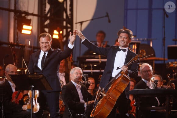 Renaud Capuçon, Gautier Capuçon - "Concert de Paris" sur le parvis de l'hôtel de ville de Paris retransmis en direct sur France 2 et sur France Inter, Paris le 14 juillet 2024. © Christophe Clovis - Pierre Perusseau / Bestimage  "Concert de Paris" on the forecourt of Paris City Hall broadcast live on France 2 and France Inter, Paris on July 14, 2024. 