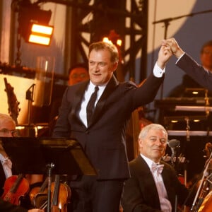 Renaud Capuçon, Gautier Capuçon - "Concert de Paris" sur le parvis de l'hôtel de ville de Paris retransmis en direct sur France 2 et sur France Inter, Paris le 14 juillet 2024. © Christophe Clovis - Pierre Perusseau / Bestimage  "Concert de Paris" on the forecourt of Paris City Hall broadcast live on France 2 and France Inter, Paris on July 14, 2024. 