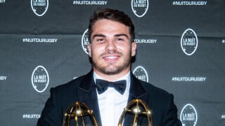 Antoine Dupont fête ses 28 ans dans un lieu très chic, le rugbyman gâté et très bien entouré