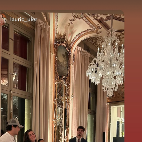Le rugbyman tricolore a partagé des extraits de cette soirée mémorable via sa story Instagram ce samedi 23 novembre, dévoilant une ambiance somptueuse et festive...
Instagram @antoinedupont9