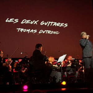 Au cours de la soirée, plusieurs titres incontournables ont été interprétés comme La Bohème, Emmenez-moi ou encore Nous nous reverrons un jour ou l'autre.
Exclusif - Thomas Dutronc, le chef d'orchestre Vahan Mardirossian - Spectacle symphonique "Aznavour Célébration - l'hommage officiel" en clôture du centenaire de la naissance de C. Aznavour au palais des Congrès à Paris le 23 novembre 2024.