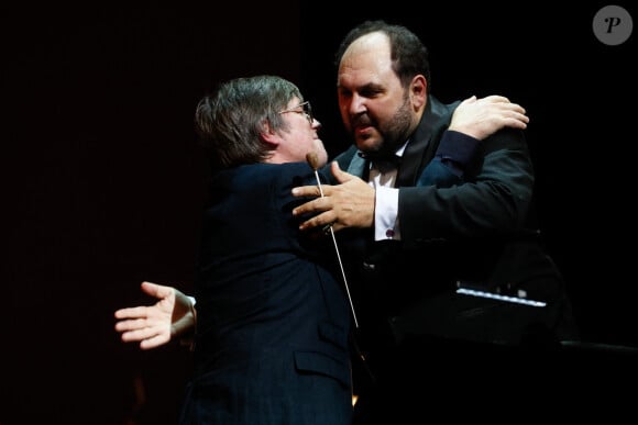 Exclusif - Thomas Dutronc, le chef d'orchestre Vahan Mardirossian - Spectacle symphonique "Aznavour Célébration - l'hommage officiel" en clôture du centenaire de la naissance de C. Aznavour au palais des Congrès à Paris le 23 novembre 2024.