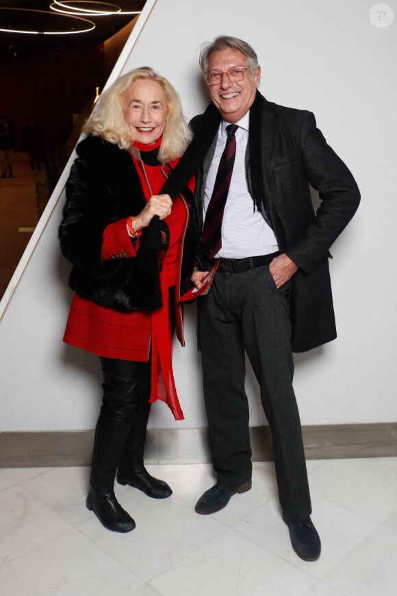 Exclusif - Brigitte Fossey et un ami - Spectacle symphonique "Aznavour Célébration - l'hommage officiel" en clôture du centenaire de la naissance de C. Aznavour au palais des Congrès à Paris le 23 novembre 2024.