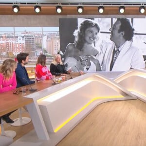 Charlotte de Turckheim sur le plateau de "Télématin".