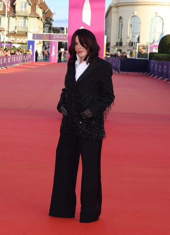 Isabelle Adjani - Arrivées à la cérémonie de clôture de la 50ème édition du Festival du Cinéma américain à Deauville. Le 14 septembre 2024 © Denis Guignebourg / Bestimage