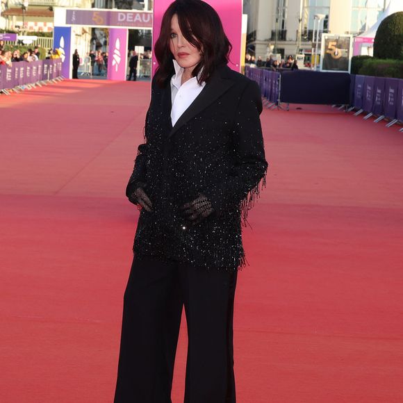 Isabelle Adjani - Arrivées à la cérémonie de clôture de la 50ème édition du Festival du Cinéma américain à Deauville. Le 14 septembre 2024 © Denis Guignebourg / Bestimage