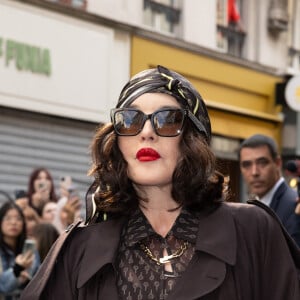 Isabelle Adjani au défilé Lacoste prêt à porter printemps / été 2025 lors de la fashion week à Paris le 1er octobre 2024. © Jeremy Melloul / Bestimage