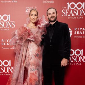Les fêtes de fin d'année sont toujours l'occasion parfaite pour se retrouver en famille.
Celine Dion et son fils René-Charles Angélil au photocall du défilé anniversaire Elie Saab "1001 Seasons of Elie Saab" à l'espace "The Venue" à Riyad, Arabie saoudite© Tiziano Da Silva / Bestimage 