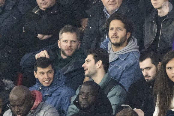 Alexandre Kominek (compagnon de Florence Foresti) - Célébrités dans les tribunes de la 8ème de finale de la coupe de France de football entre le PSG contre Brest (3-1) au Parc des Princes à Paris le 7 février 2024. © Cyril Moreau/Bestimage