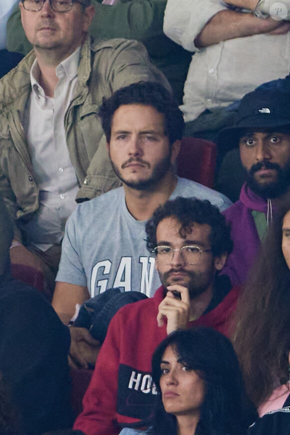 En effet, Alexandre Kominek a donné une représentation spéciale de son spectacle dans sa ville natale de Genève le mercredi 20 novembre 2024
Alexandre Kominek (compagnon de Florence Foresti) - People dans les tribunes du match de Ligue des champions entre le PSG et le Borussia Dortmund (2-0) au Parc des Princes à Paris le 19 septembre 2023. © Cyril Moreau/Bestimage