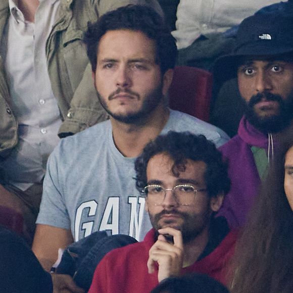 En effet, Alexandre Kominek a donné une représentation spéciale de son spectacle dans sa ville natale de Genève le mercredi 20 novembre 2024
Alexandre Kominek (compagnon de Florence Foresti) - People dans les tribunes du match de Ligue des champions entre le PSG et le Borussia Dortmund (2-0) au Parc des Princes à Paris le 19 septembre 2023. © Cyril Moreau/Bestimage