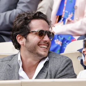 Florence Foresti et son compagnon Alexandre Kominek - People dans les tribunes lors des Internationaux de France de Tennis de Roland Garros 2022 à Paris le 29 mai 2022. © Cyril Moreau/Bestimage 