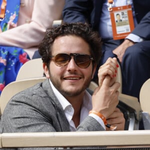 Florence Foresti et son compagnon Alexandre Kominek - People dans les tribunes lors des Internationaux de France de Tennis de Roland Garros 2022 à Paris le 29 mai 2022. © Cyril Moreau/Bestimage 