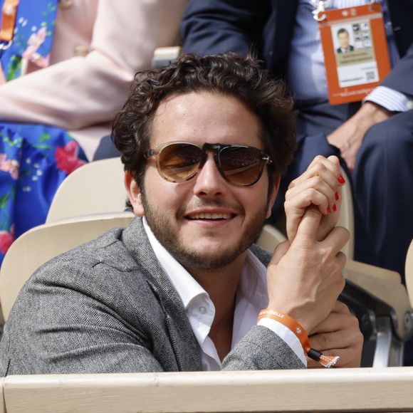 Florence Foresti et son compagnon Alexandre Kominek - People dans les tribunes lors des Internationaux de France de Tennis de Roland Garros 2022 à Paris le 29 mai 2022. © Cyril Moreau/Bestimage 