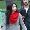 Après avoir visité la Tour Eiffel, Selena Gomez s'est rendue au musée du Louvre, mercredi 31 mars.