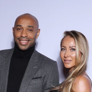 Thierry Henry et sa femme Andrea Rajacic - People au photocall de la soirée "GQ Men of the Year awards 2024" à l'hôtel Plaza à Paris. Le 20 novembre 2024 © Denis Guignebourg / Bestimage