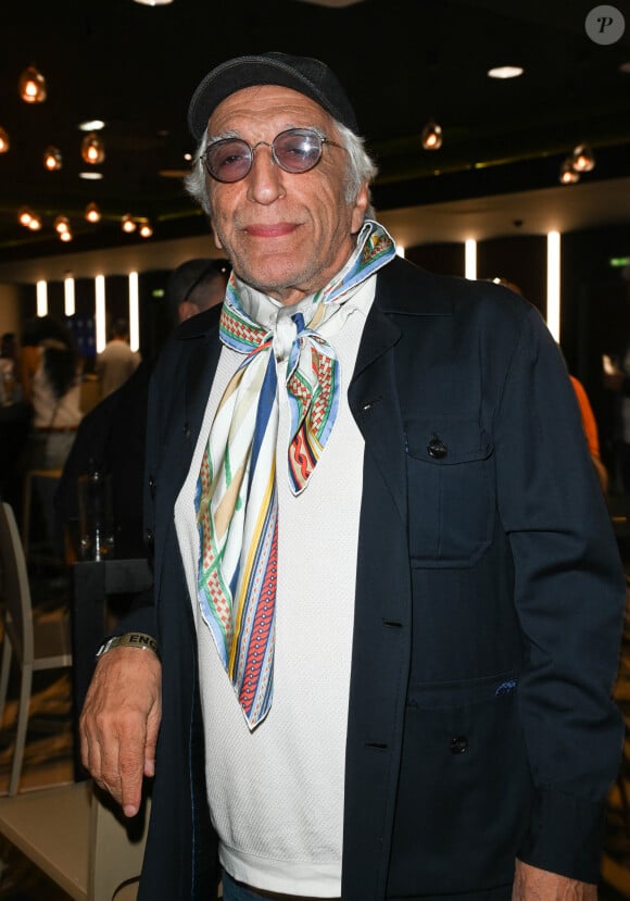 Gérard Darmon - Les célébrités assistent au combat de boxe opposant le français Tony Yoka au congolais Martin Bakula à l'AccorHotels Arena à Paris, France, le 14 mai 2022. © Coadic Guirec/Bestimage