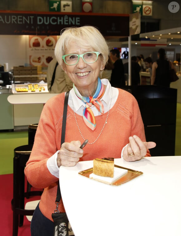 Frédérique, avec ses lunettes roses, a été reconnue par deux abonnés. 
Mercotte, Présidente du concours amateurs "Paris, mon amour" - Inauguration du 2ème salon de la pâtisserie à la Porte de Versailles, Paris le 14 Juin 2019. © Marc Ausset-Lacroix/Bestimage