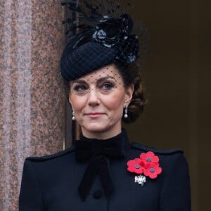 Catherine Kate Middleton, princesse de Galles honore les disparus des deux guerres mondiales lors de la cérémonie Remembrance Sunday ( Dimanche du souvenir ) au Cénotaphe à Londres.