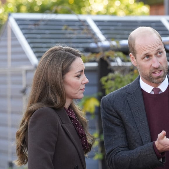 "Pendant trop longtemps, beaucoup ont souffert en silence, nourrissant des sentiments de honte et de culpabilité face à leur condition, malgré leur vulnérabilité", explique Kate Middleton

Le prince William, prince de Galles, et Catherine (Kate) Middleton, princesse de Galles, visitent le centre communautaire de Southport pour rencontrer les familles des personnes prises dans l'attaque au couteau de Southport plus tôt cette année, à Southport, Merseyside, Royaume-Uni, le 10 octobre 2024. © Danny Lawson/WPA-Pool/Bestimage