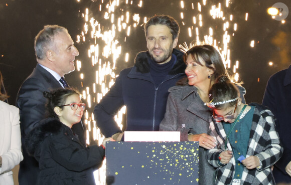 Marc-Antoine Jamet (président du comité des Champs- Elysées), Tony Estanguet et Anne Hidalgo - Lancement des Illuminations de Noël des Champs-Elysées à Paris le 24 novembre 2024. © Coadic Guirec/Bestimage  Launch of the Christmas Illuminations on the Champs-Elysées in Paris on November 24, 2024. 